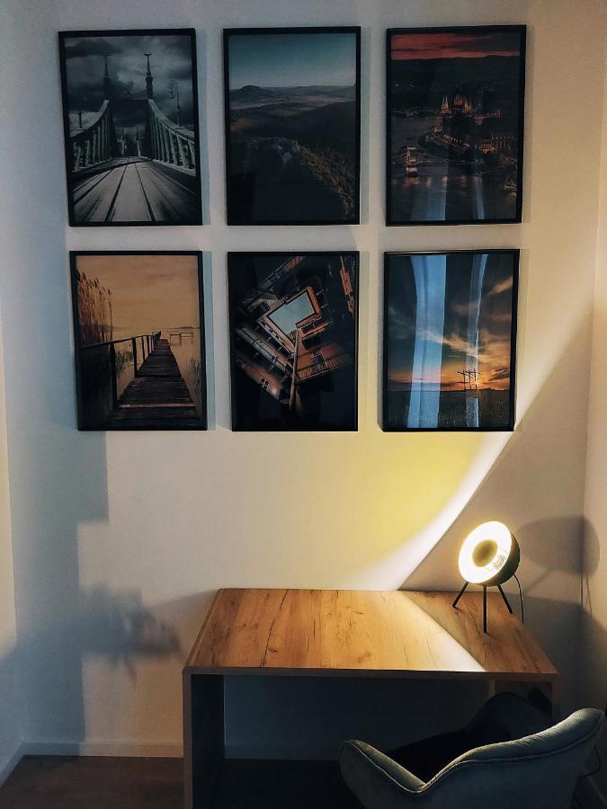 Square 16 Apartman - Absolutely Central Location With Self Check In Сомбатели Екстериор снимка